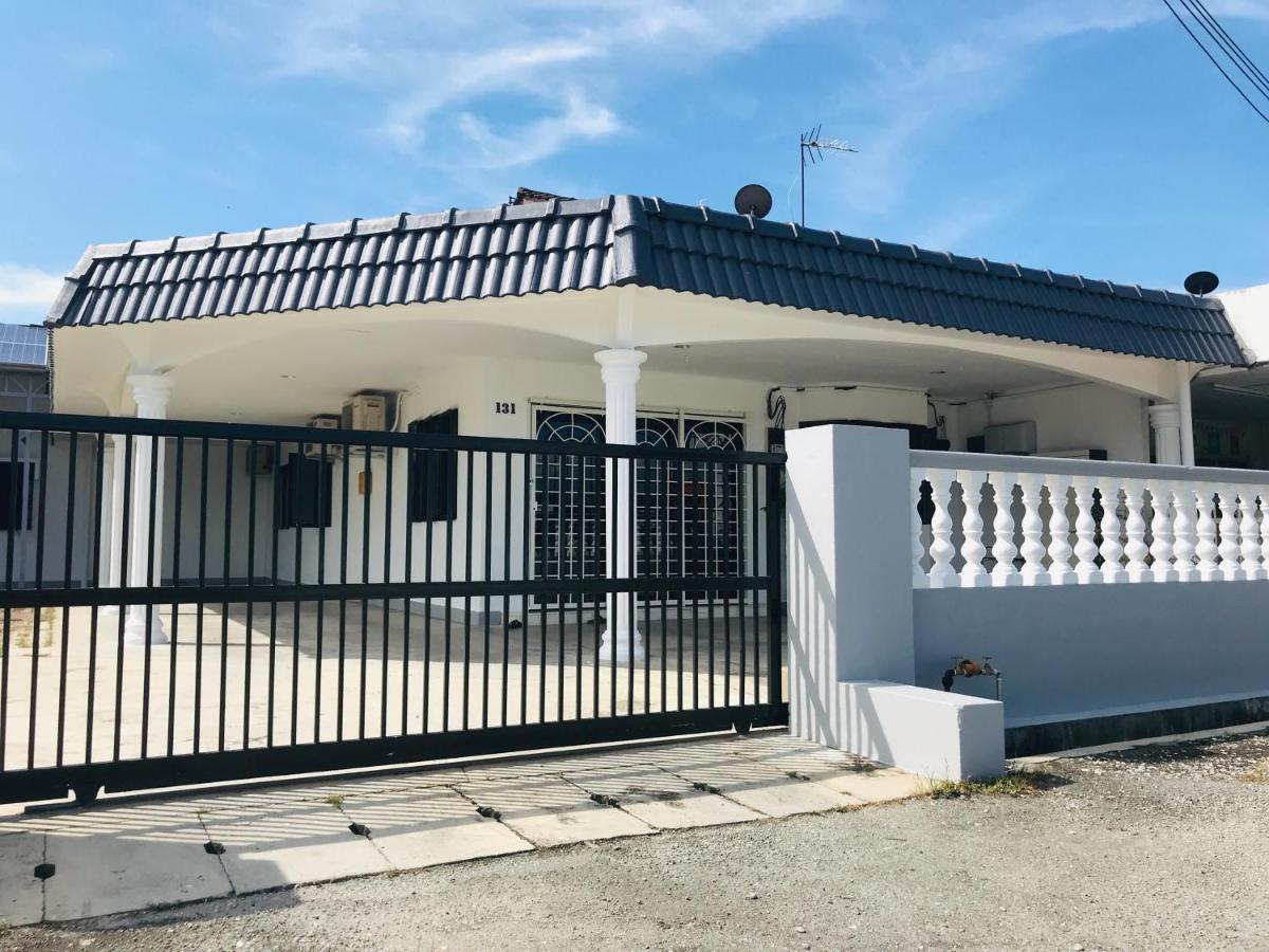 Cozy And Comfortable Homestay In Sungai Siput Exteriör bild