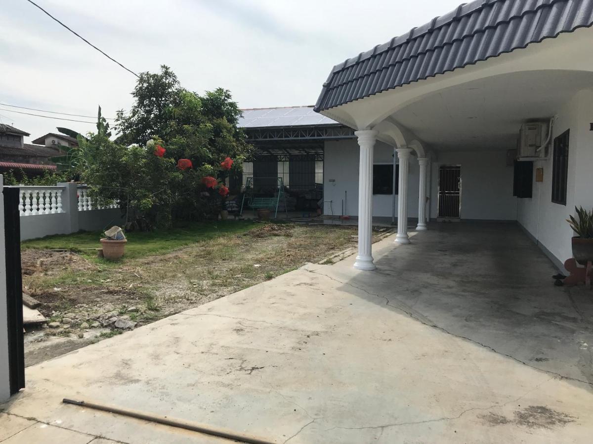Cozy And Comfortable Homestay In Sungai Siput Exteriör bild